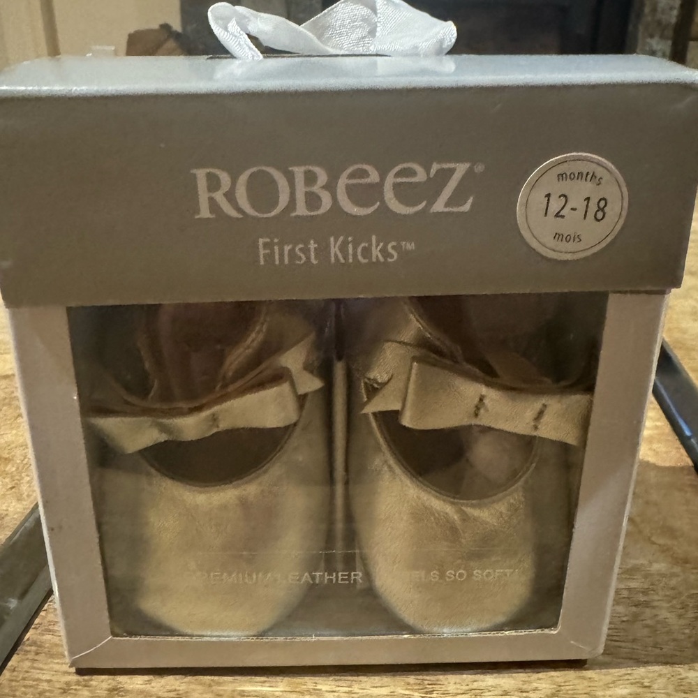 NWT Robeez